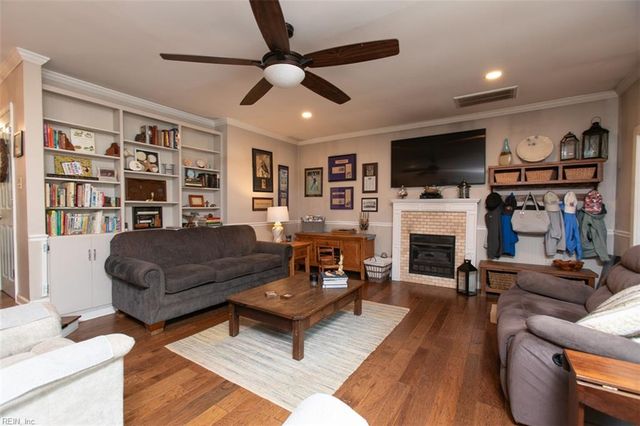 247 Yoder LN, Newport News, VA 23602