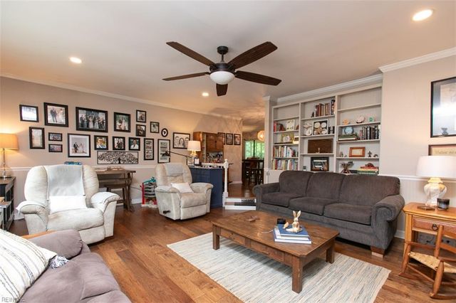 247 Yoder LN, Newport News, VA 23602