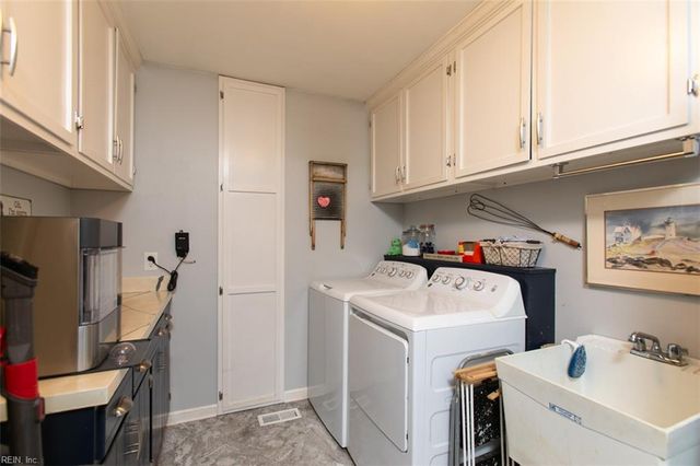 247 Yoder LN, Newport News, VA 23602