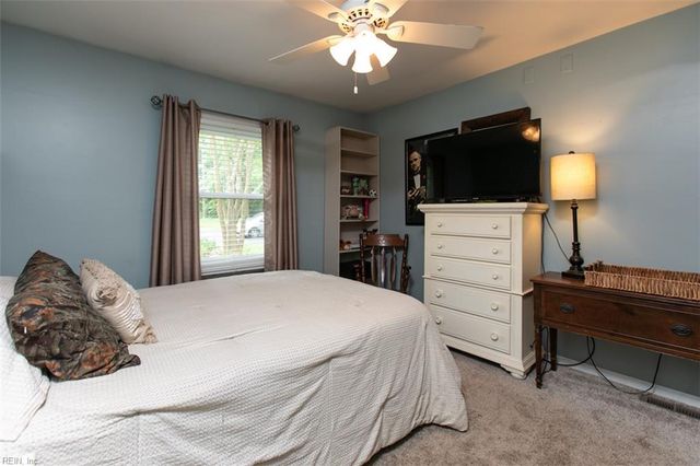 247 Yoder LN, Newport News, VA 23602