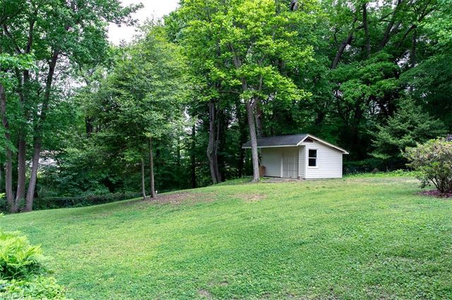 247 Yoder LN, Newport News, VA 23602