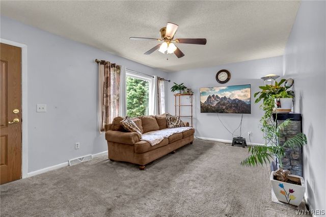 4437 Willow Lane, Hamburg, NY 14075