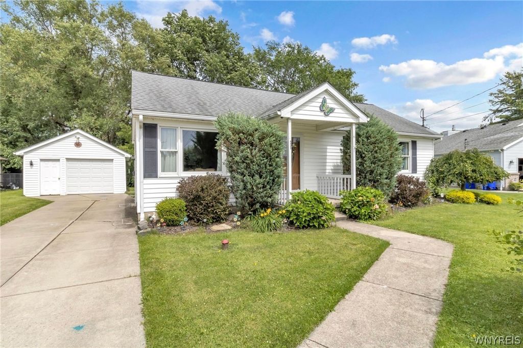 4437 Willow Lane, Hamburg, NY 14075