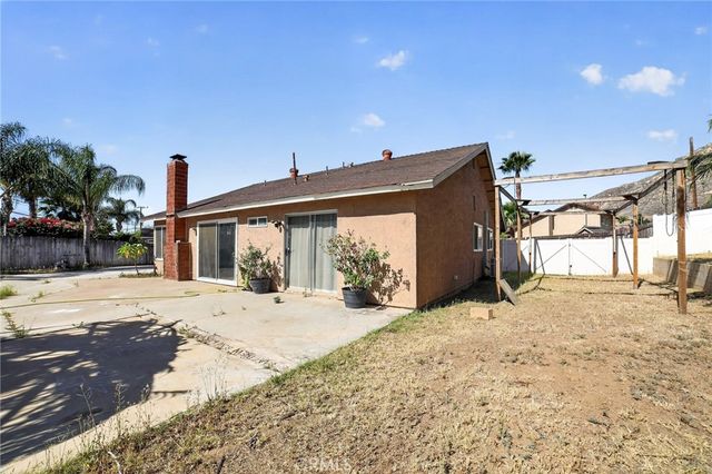 115 Shirley Court, Colton, CA 92324