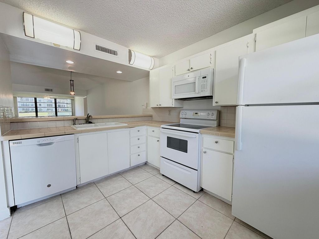 3511 Village Boulevard Unit 103, West Palm Beach, FL 33409