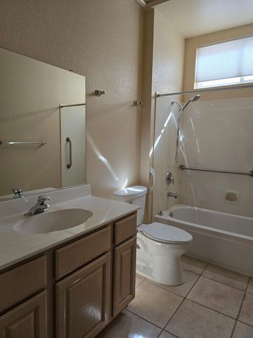 7617 School House Ln, Roseville, CA 95747