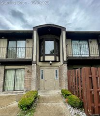15999 w 11 mile W 11 MILE Road #20, Southfield, MI 48076