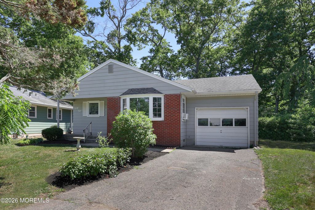 61 Morning Glory Court, Toms River, NJ 08755