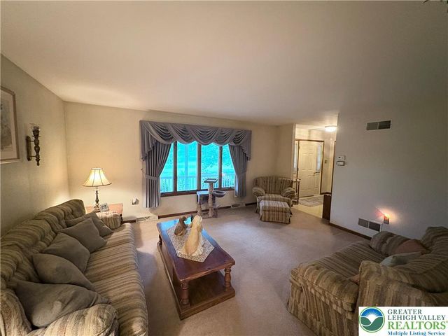 3843 Eagle Road, Washington Twp, PA 18080