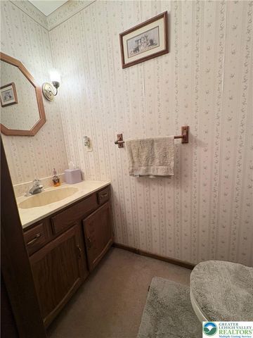 3843 Eagle Road, Washington Twp, PA 18080