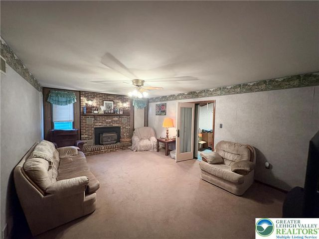 3843 Eagle Road, Washington Twp, PA 18080