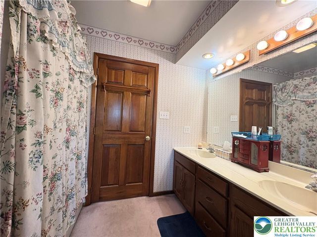 3843 Eagle Road, Washington Twp, PA 18080