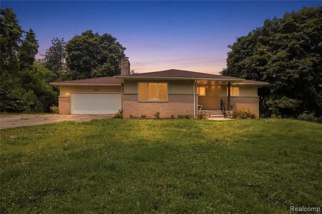 4700 Indianwood Court, Clarkston, MI 48348