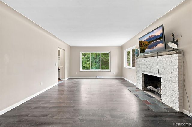 4700 Indianwood Court, Clarkston, MI 48348