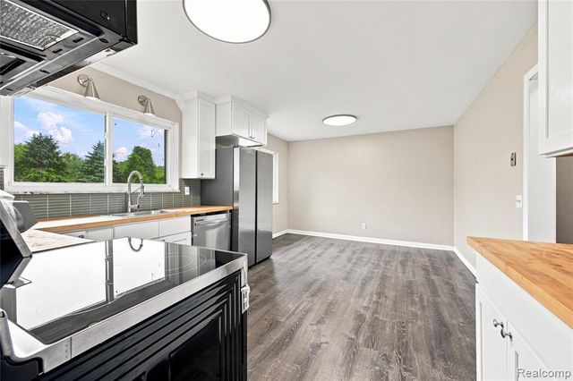 4700 Indianwood Court, Clarkston, MI 48348