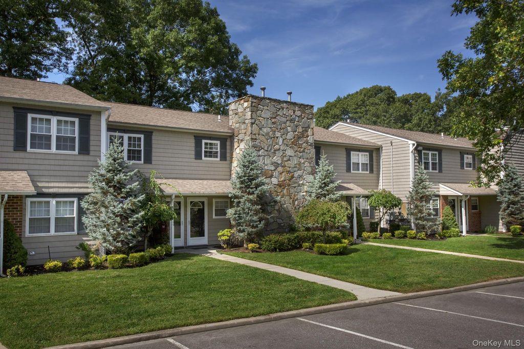 130 Lake Pointe Drive 130, Middle Island, NY 11953