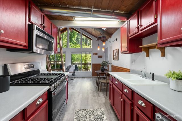 570 N Duckabush Drive W, Hoodsport, WA 98548
