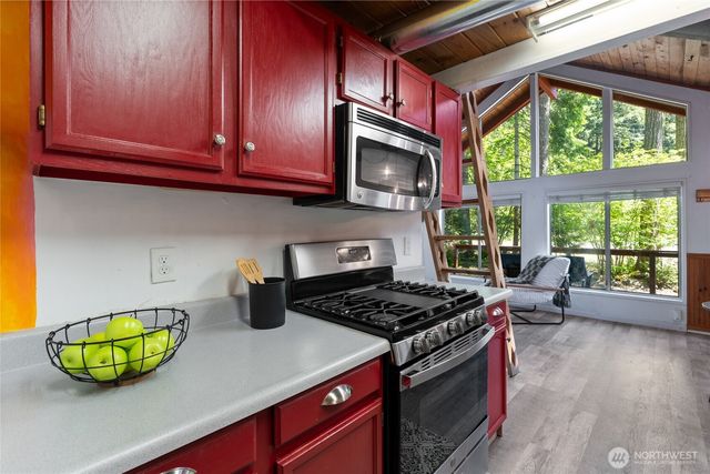 570 N Duckabush Drive W, Hoodsport, WA 98548
