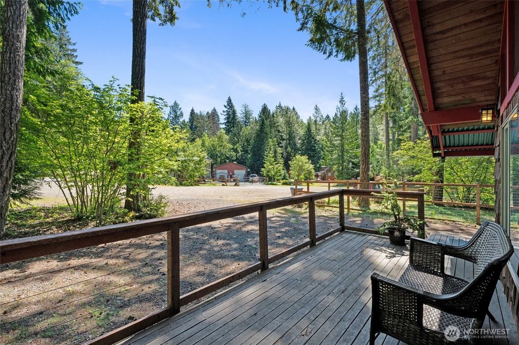 570 N Duckabush Drive W, Hoodsport, WA 98548