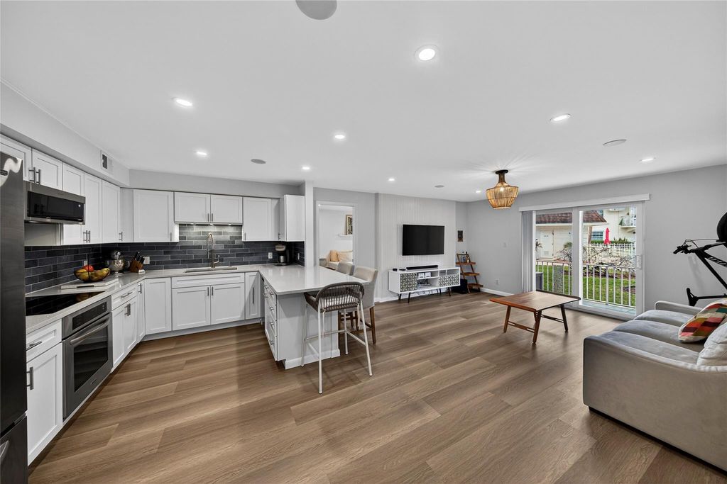 700 SE 2nd Avenue 318, Deerfield Beach, FL 33441