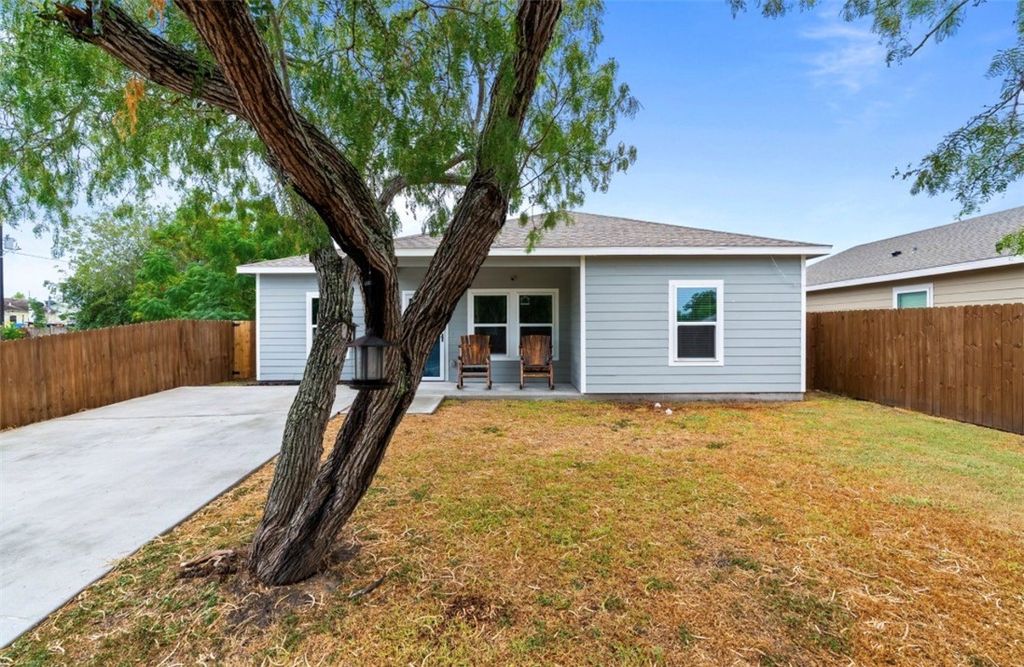 1105 Cabra St, Corpus Christi, TX 78401