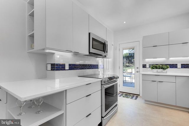 2710 S JOYCE ST, Arlington, VA 22202