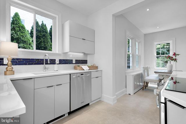2710 S JOYCE ST, Arlington, VA 22202