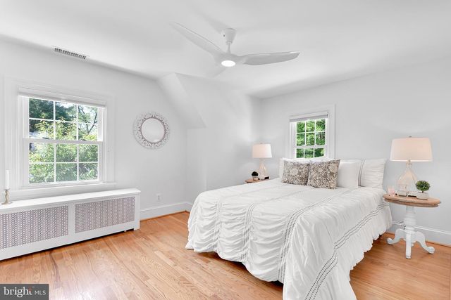2710 S JOYCE ST, Arlington, VA 22202