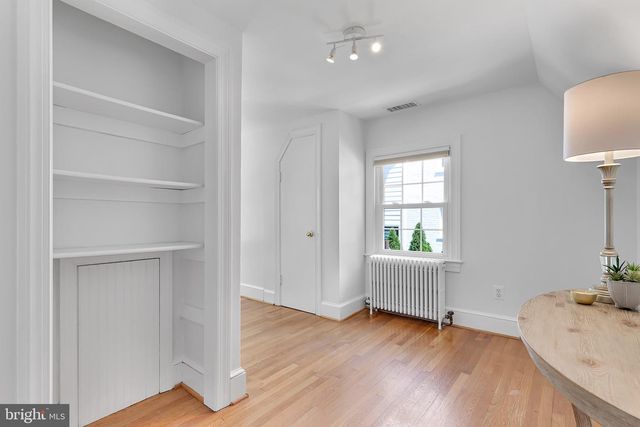 2710 S JOYCE ST, Arlington, VA 22202