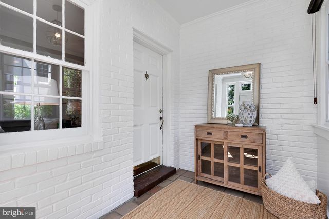 2710 S JOYCE ST, Arlington, VA 22202