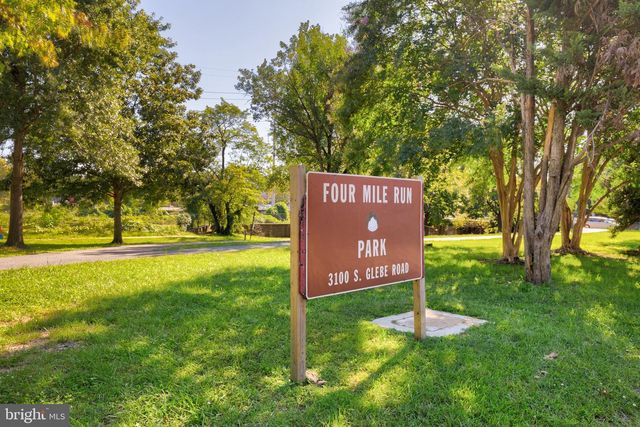 2710 S JOYCE ST, Arlington, VA 22202