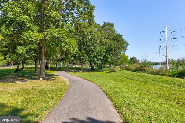 2710 S JOYCE ST, Arlington, VA 22202