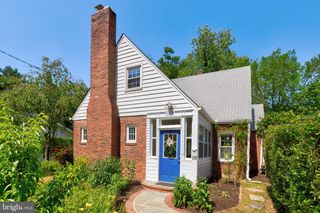 2710 S JOYCE ST, Arlington, VA 22202