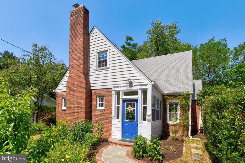 2710 S JOYCE ST, Arlington, VA 22202