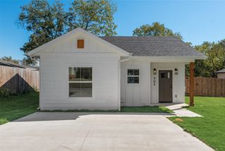 202 Pine, Bonham, TX 75418