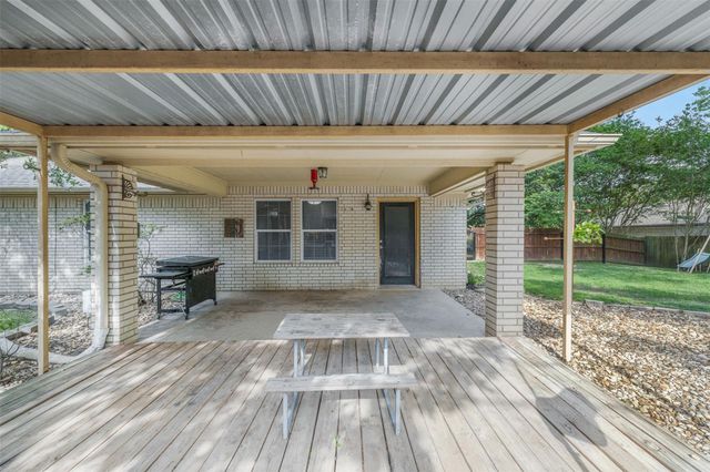 705 Palmer ST, Rockdale, TX 76567
