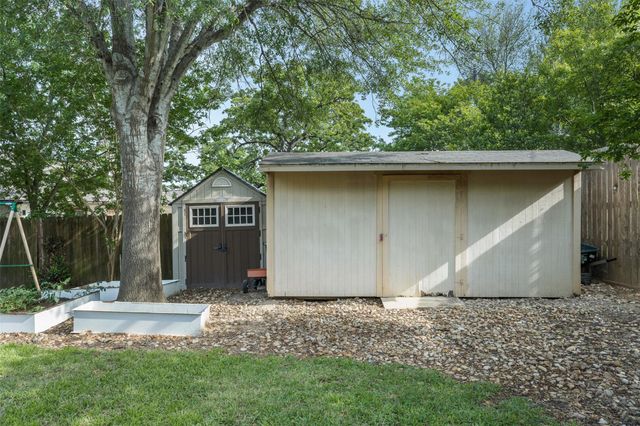 705 Palmer ST, Rockdale, TX 76567