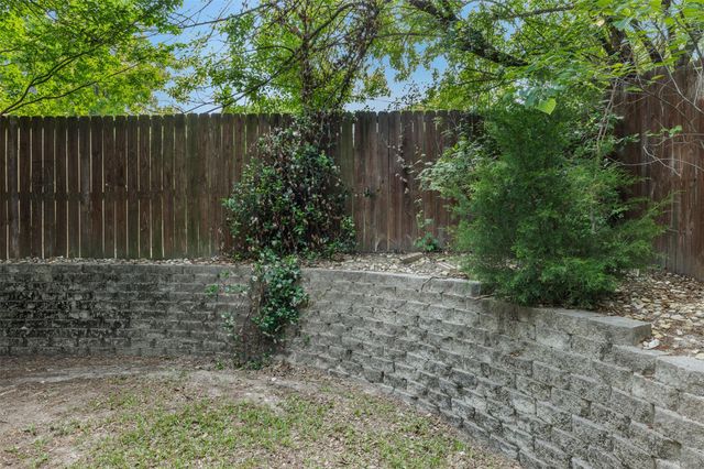 705 Palmer ST, Rockdale, TX 76567