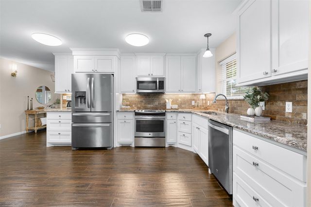 705 Palmer ST, Rockdale, TX 76567