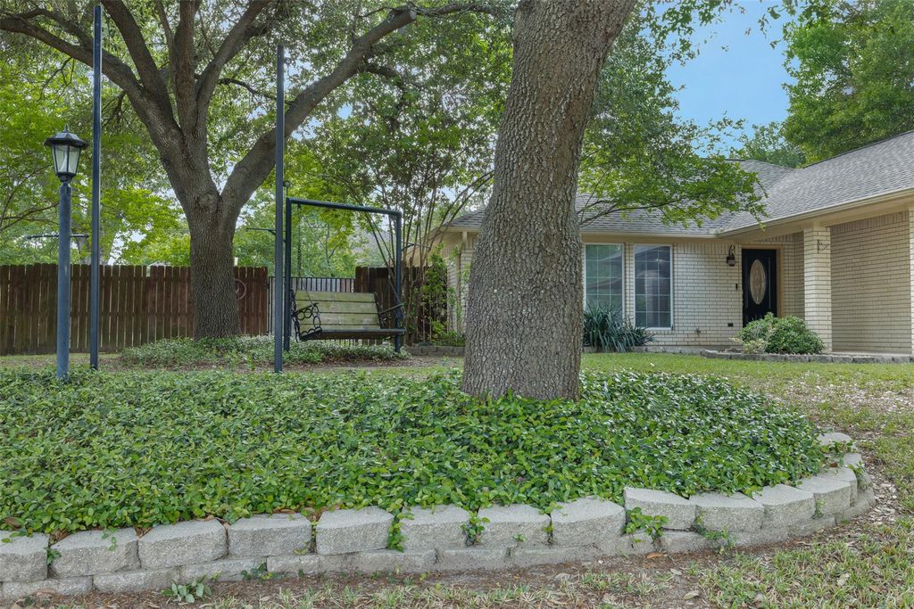 705 Palmer ST, Rockdale, TX 76567