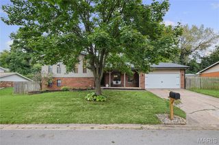 69 Glendale Drive, Glen Carbon, IL 62034