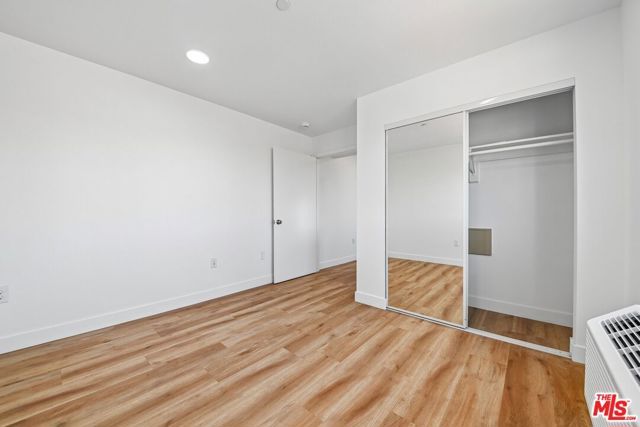 219 E 87th Street, Los Angeles, CA 90003
