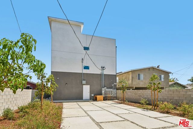 219 E 87th Street, Los Angeles, CA 90003