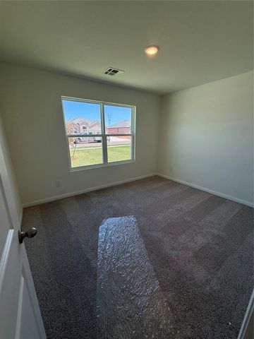 1208 E Stallion Lane, Mustang, OK 73064