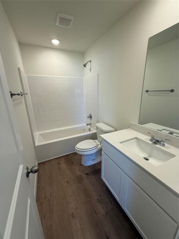 1208 E Stallion Lane, Mustang, OK 73064