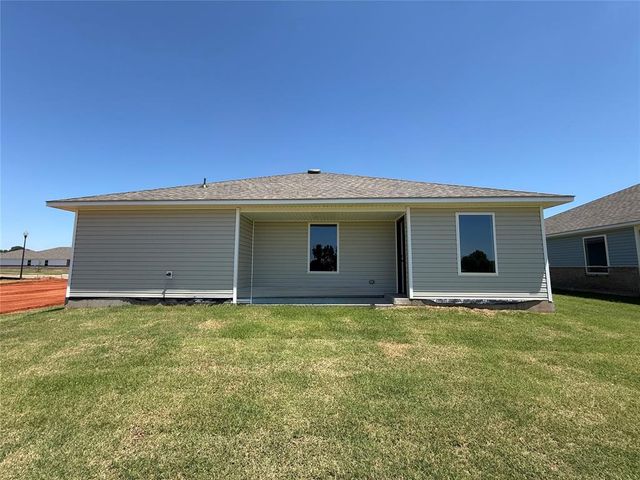 1208 E Stallion Lane, Mustang, OK 73064