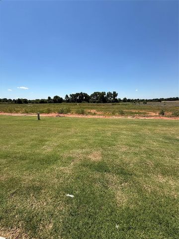 1208 E Stallion Lane, Mustang, OK 73064