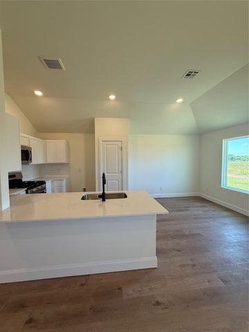 1208 E Stallion Lane, Mustang, OK 73064