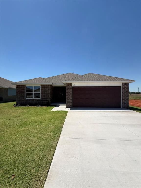 1208 E Stallion Lane, Mustang, OK 73064