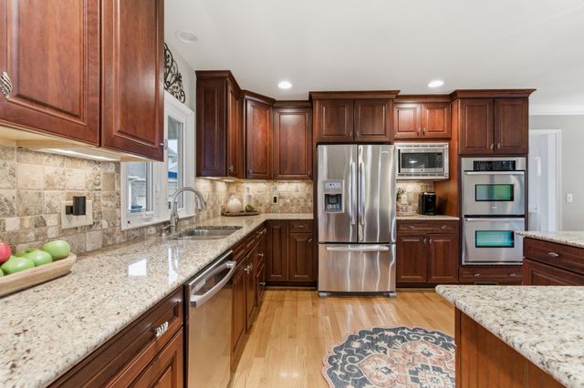 123 Valley Brook Dr, Hendersonville, TN 37075